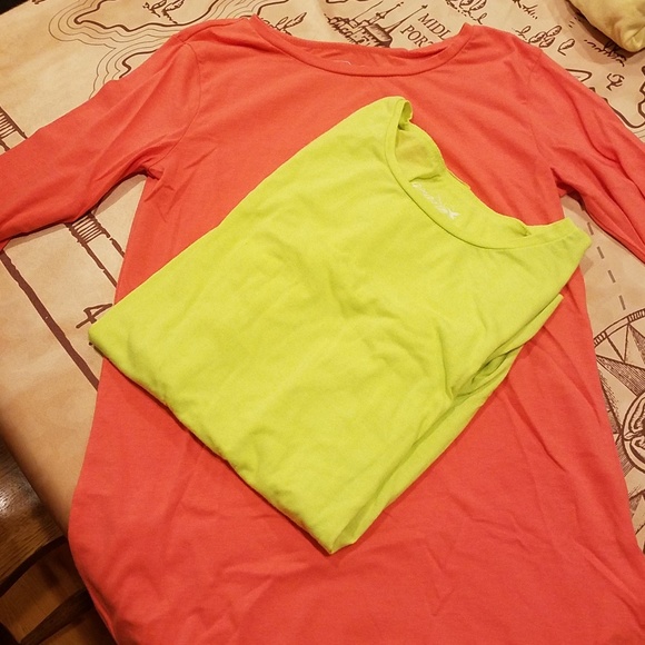 CLOTHING - Picture 4 of 8